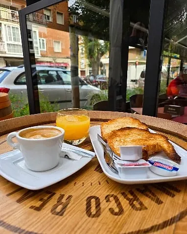 Café + tostada entera